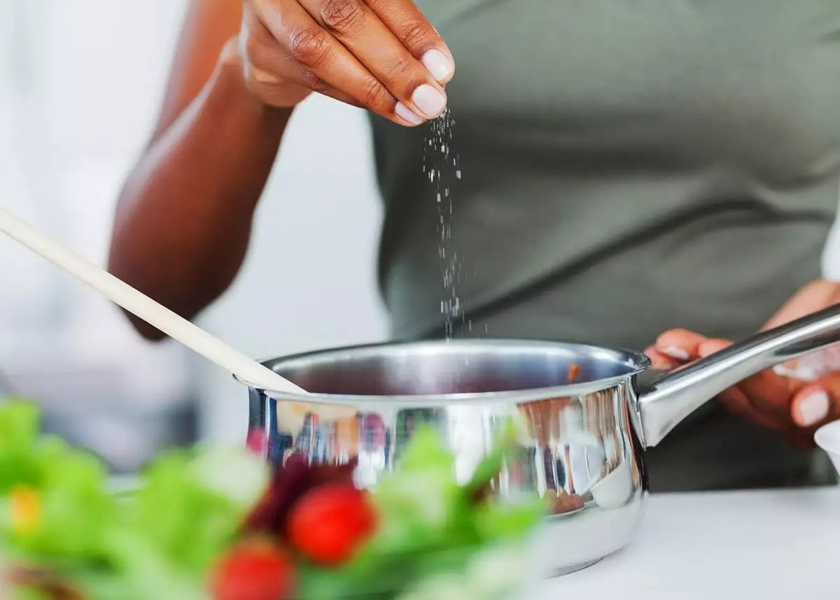 نمک زدن به غذا - از بین بردن شوری غذا