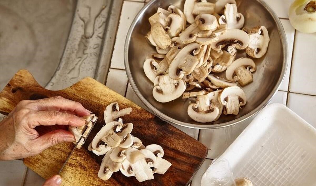 تفت دادن قارچ - نگهداری قارچ در فریزر با آبلیمو