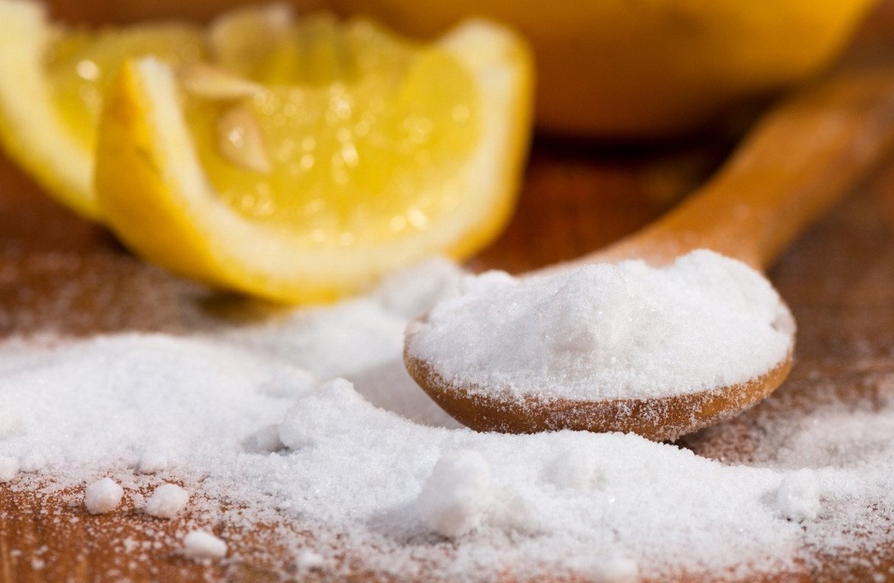 جوش شیرین - سفید کردن دندان با جوش شیرین