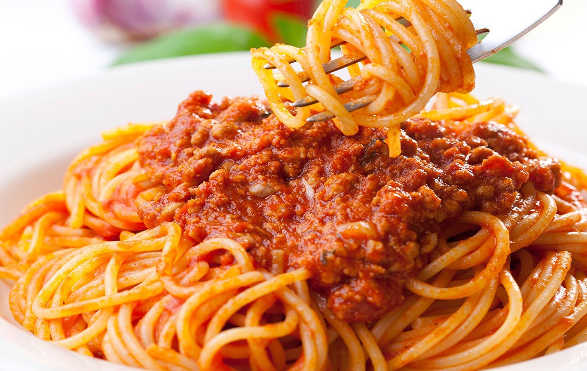 ماکارونی با گوشت چرخکرده - طرز تهیه ماکارونی بدون دم کشیدن