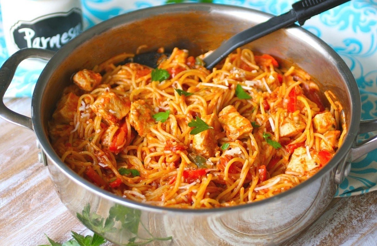 ماکارونی با مرغ - طرز تهیه ماکارونی بدون دم کشیدن