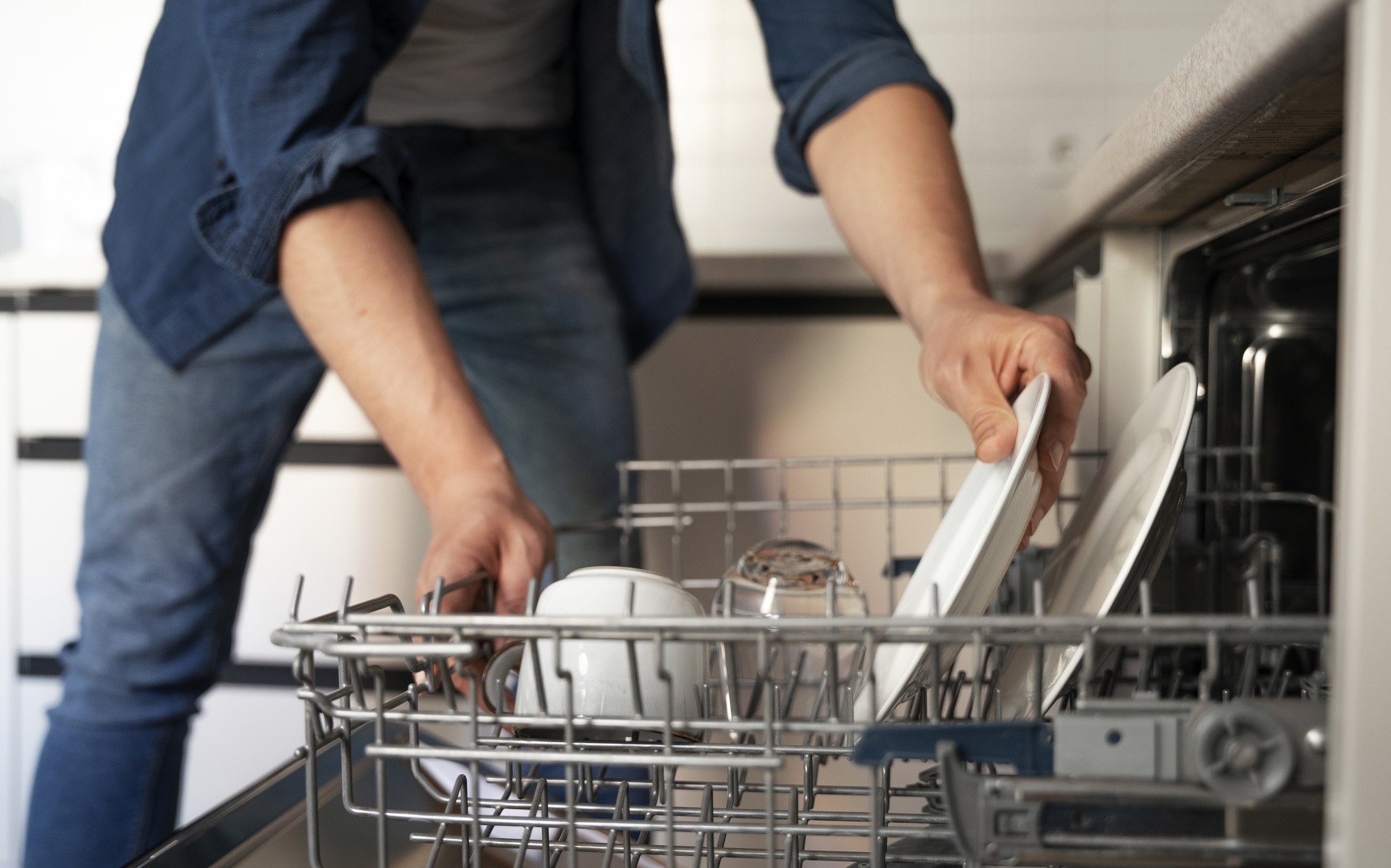 تمیز کردن ماشین ظرفشویی - رفع بوی بد ماشین ظرفشویی