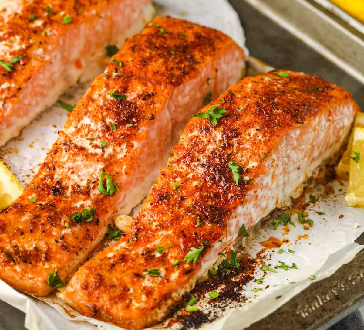 مزه دار کردن ماهی قزل آلا با رب انار