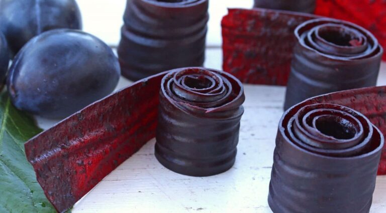 طرز تهیه لواشک آلو سیاه