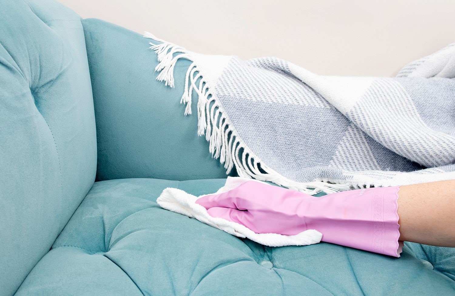 از بین بردن لکه مبل - روش شستن مبل پارچه ای