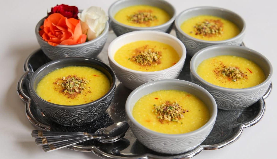 آب انداختن شله زرد - طرز تهیه شله زرد نذری