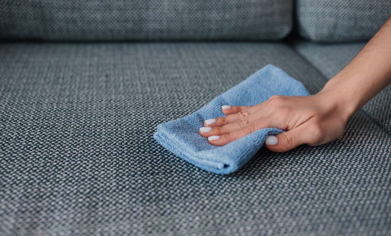 روش شستن مبل پارچه ای با کربنات