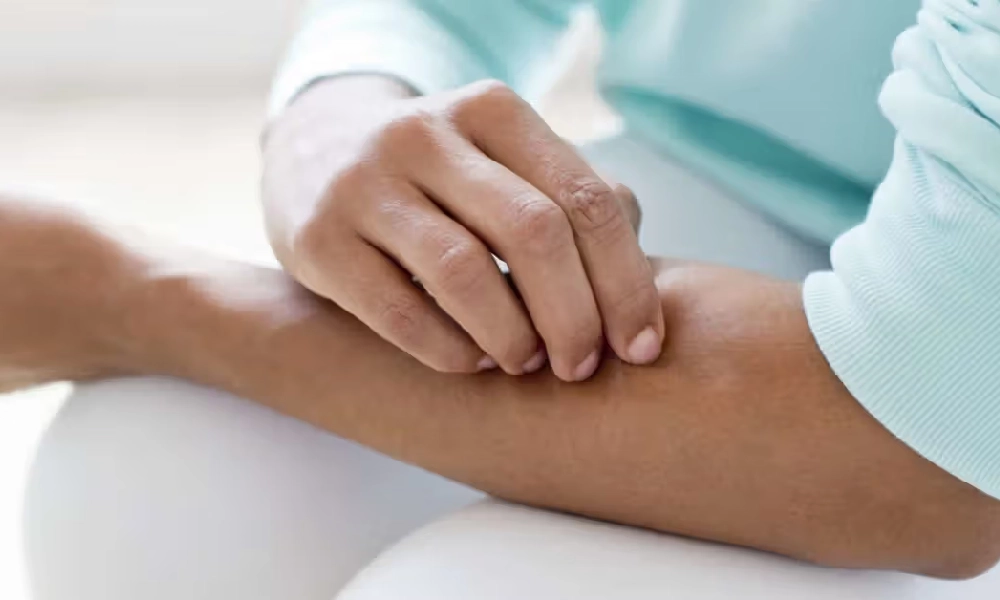 فردی با مشاهده ی علائم عفونت قارچی