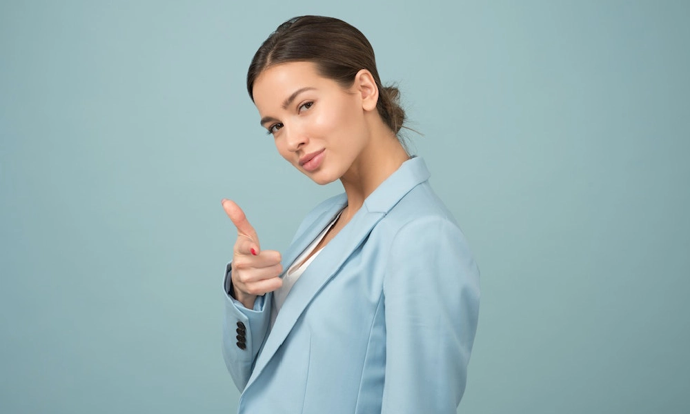 خانمی که به تو اشاره میکند | افزایش عزت نفس