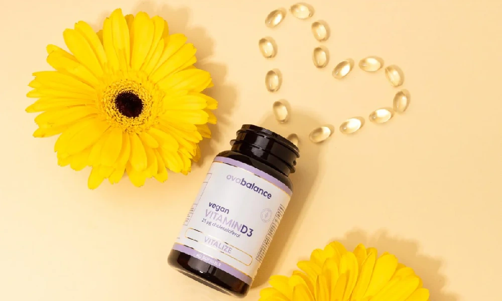 قرص های ویتامین دی که از قوطی بیرون ریخته شده | علائم کمبود ویتامین دی