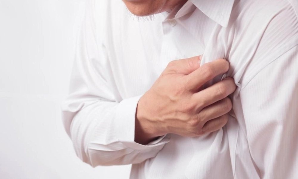 علائم کلسترول بالا با درد قفسه سینه در یک فرد