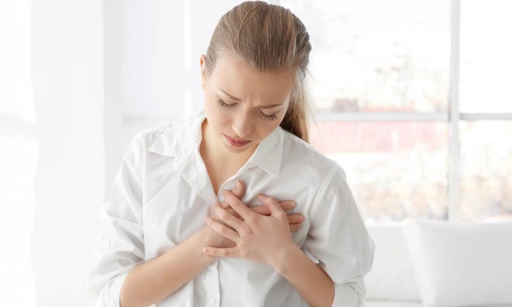 کاهش تپش قلب ناشی از قهوه | خانمی که قلب درد دارد