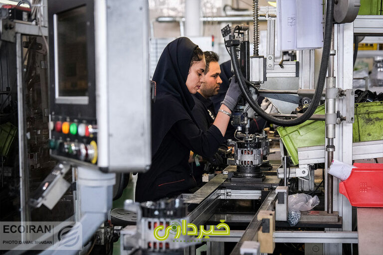 قطعات+خودرو+زنان+کارگر