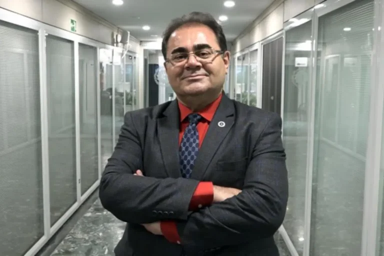 76987598798798768753