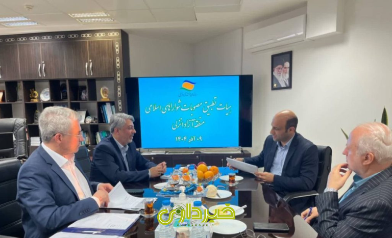 - دبیر